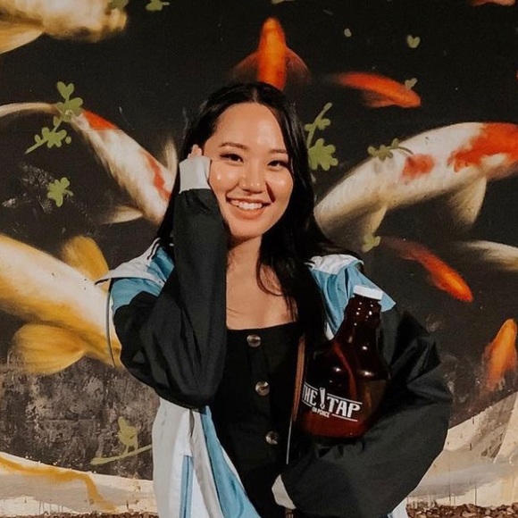 Poshmark profile picture for @seoul